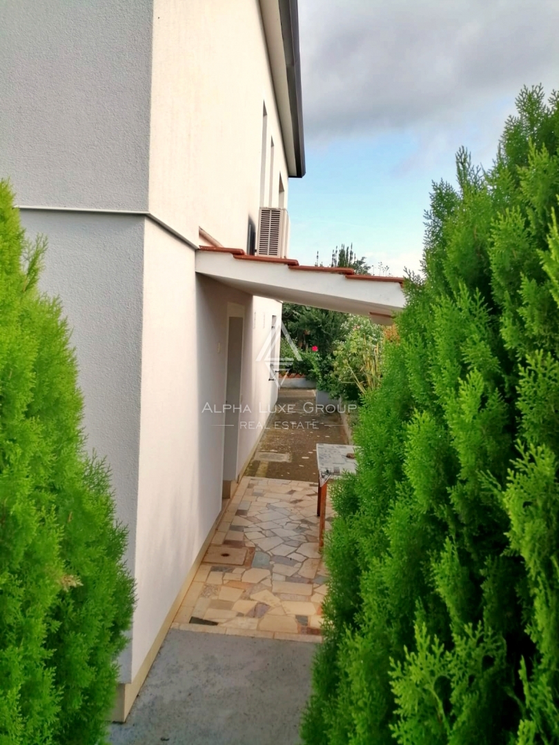 Finida, Umag: Prostorna hiša s štirimi apartmaji