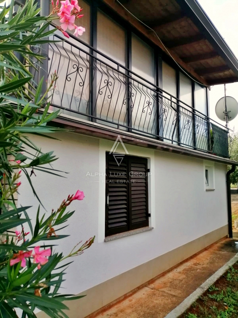 Finida, Umag: Prostorna hiša s štirimi apartmaji