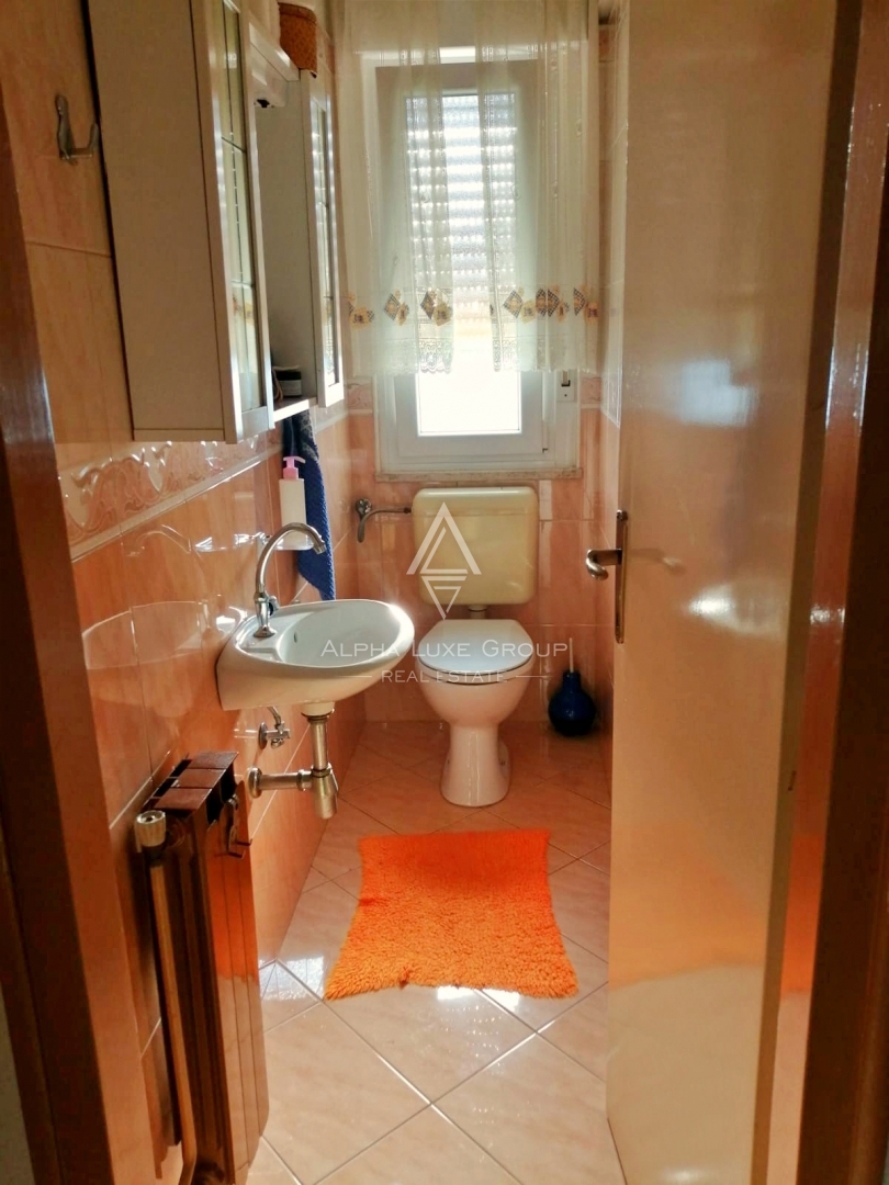 Finida, Umag: Prostorna hiša s štirimi apartmaji