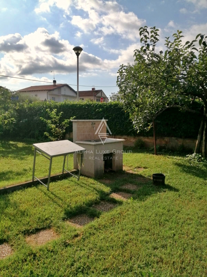 Finida, Umag: Prostorna hiša s štirimi apartmaji