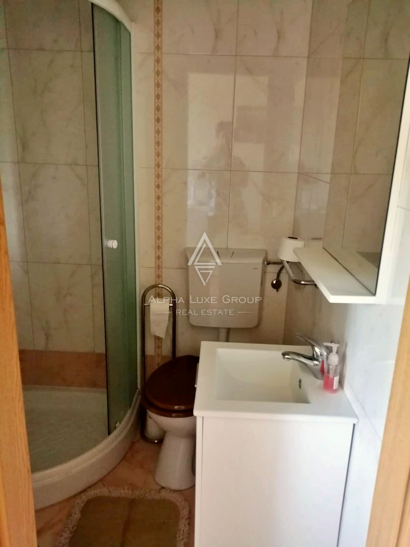 Finida, Umag: Prostorna hiša s štirimi apartmaji