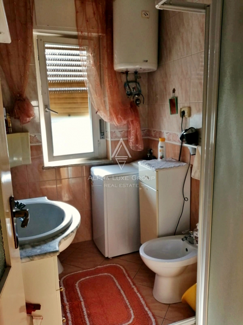 Finida, Umag: Prostorna hiša s štirimi apartmaji