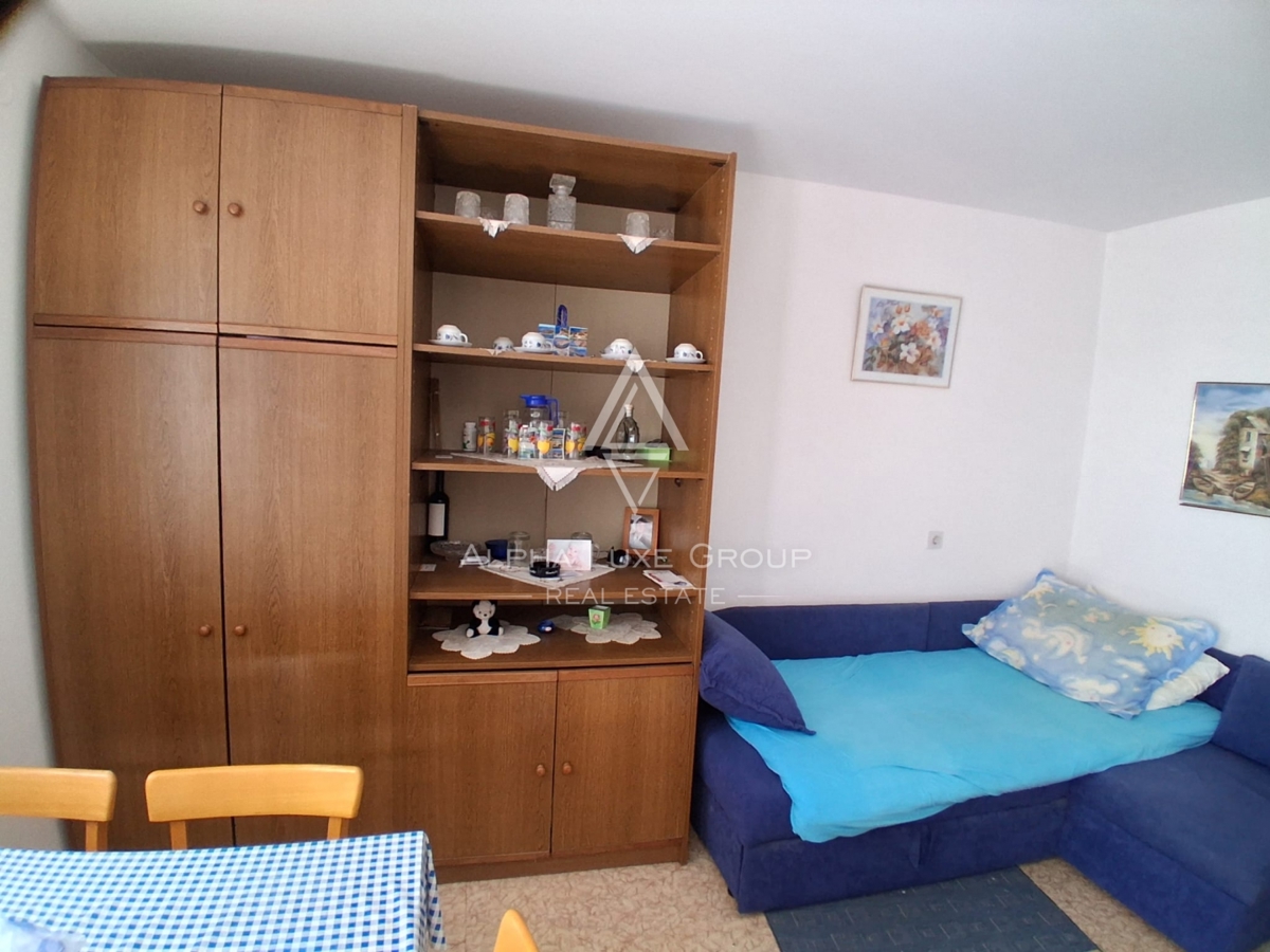 Poreč, Istra – Stanovanje za prenovo z balkonom
