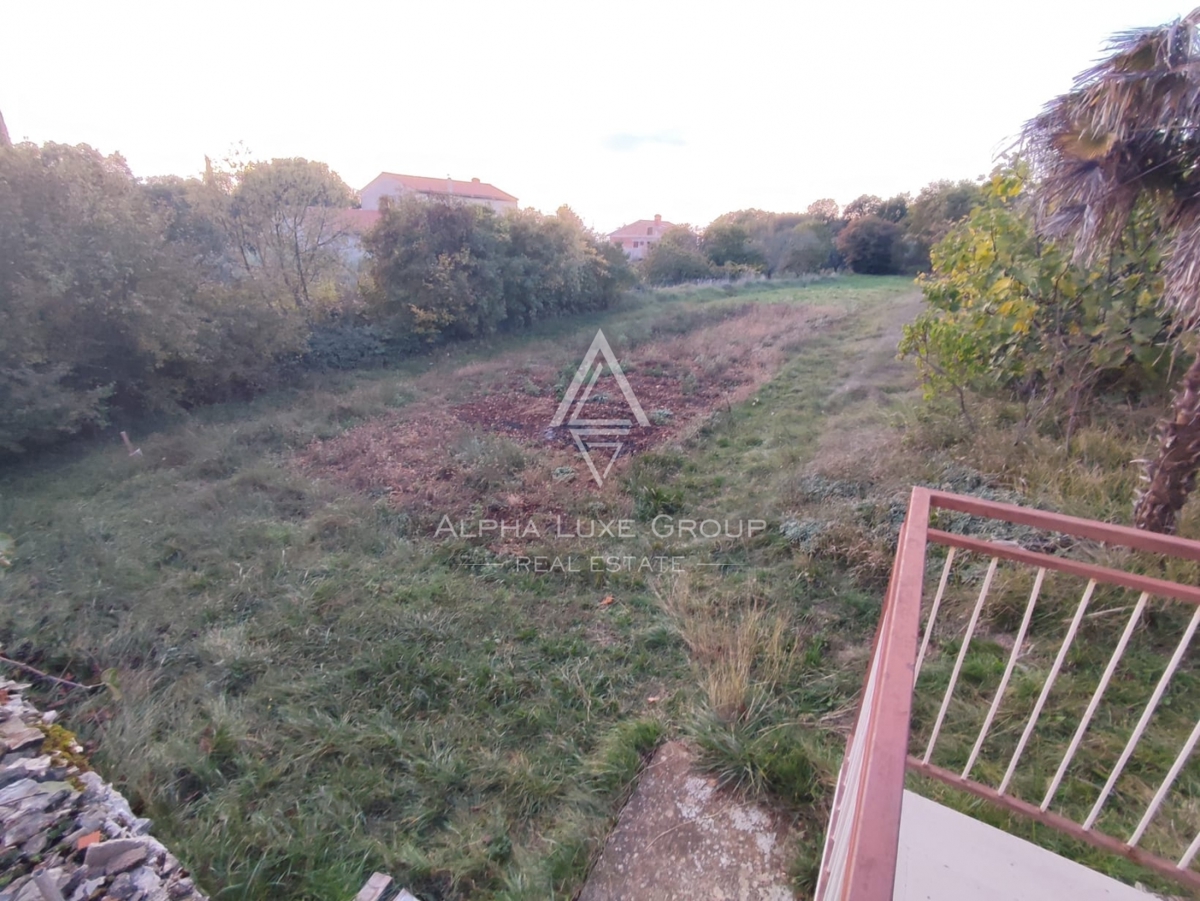 Tinjan, Istra: Družinska hiša z vrtom in garažo