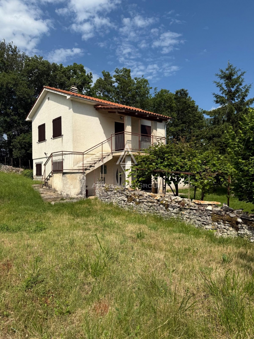 Tinjan, Istra: Družinska hiša z vrtom in garažo