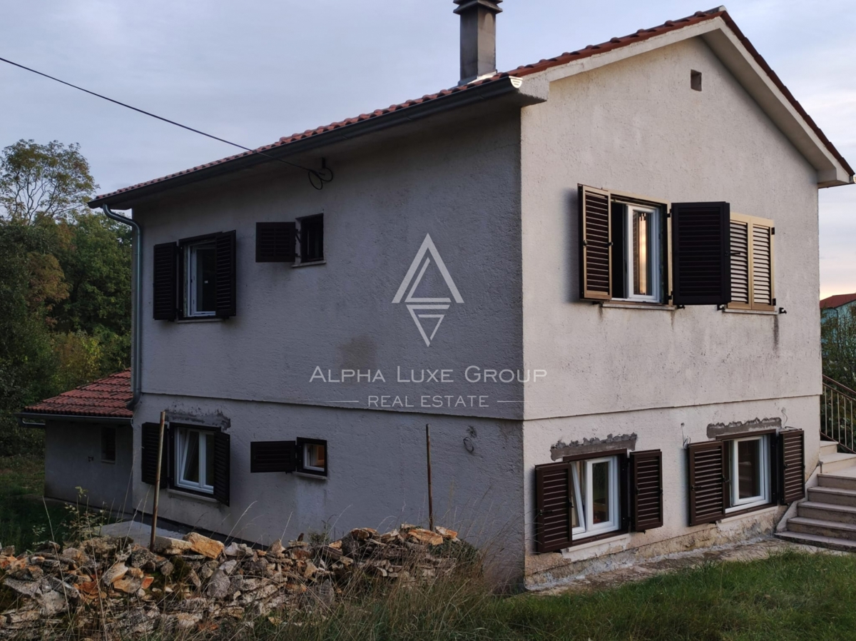 Tinjan, Istra: Družinska hiša z vrtom in garažo