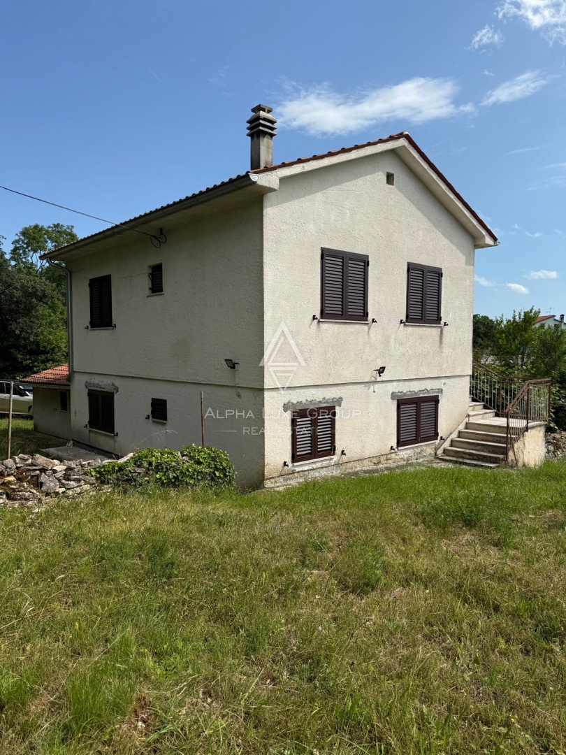 Tinjan, Istra: Družinska hiša z vrtom in garažo
