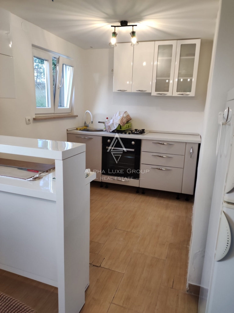 Tinjan, Istra: Družinska hiša z vrtom in garažo