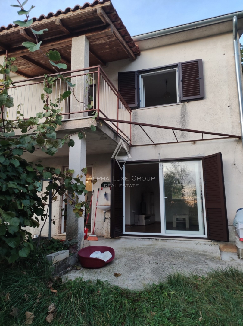 Tinjan, Istra: Družinska hiša z vrtom in garažo