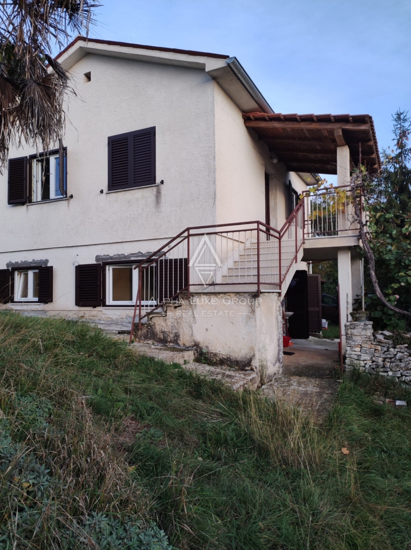 Tinjan, Istra: Družinska hiša z vrtom in garažo