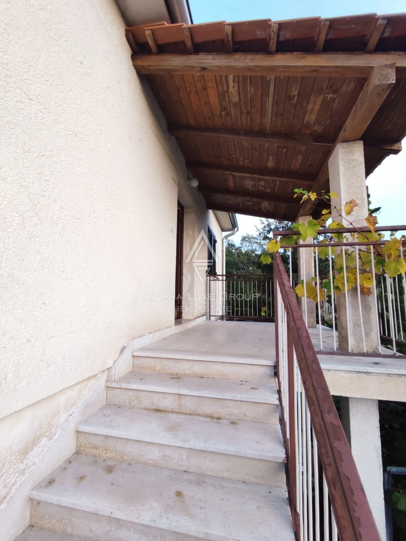 Tinjan, Istra: Družinska hiša z vrtom in garažo
