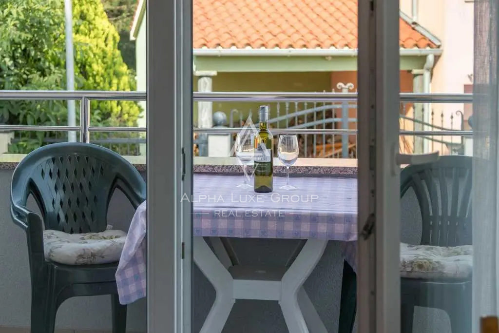 Istra, Pula Valdebek: Apartmajska hiša blizu mesta