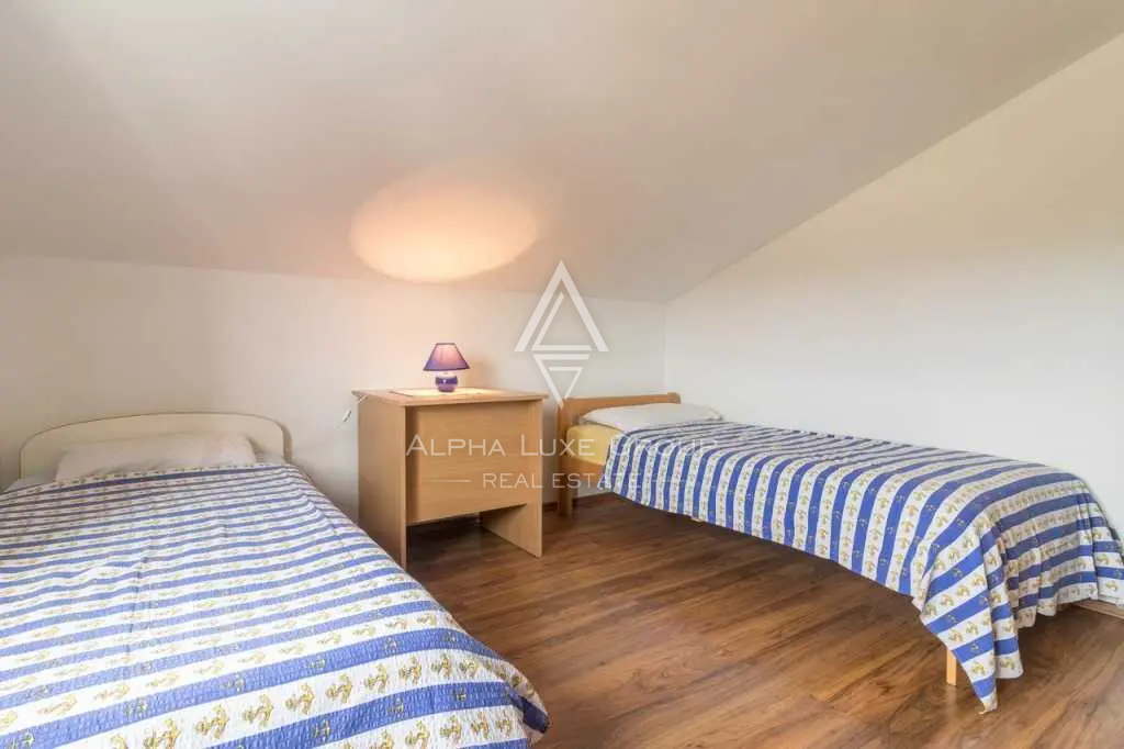 Istra, Pula Valdebek: Apartmajska hiša blizu mesta