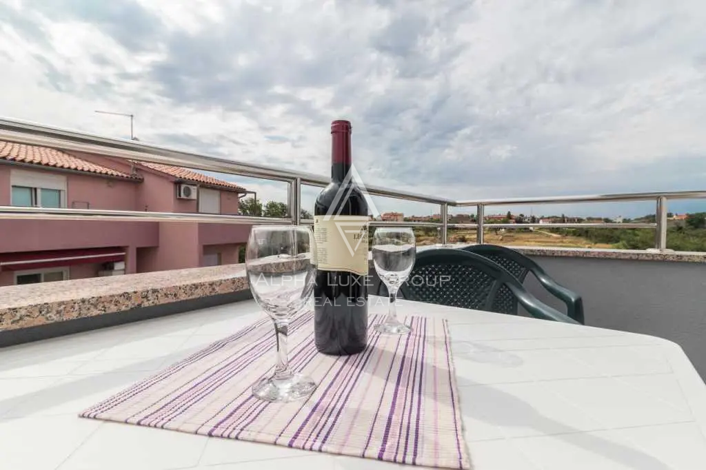 Istra, Pula Valdebek: Apartmajska hiša blizu mesta