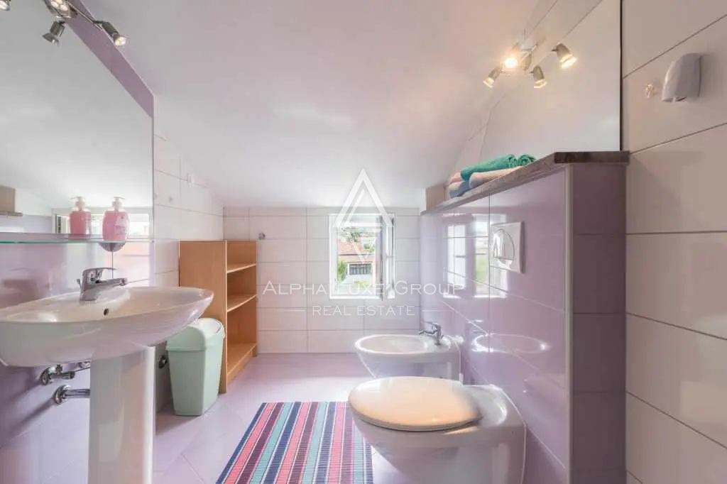 Istra, Pula Valdebek: Apartmajska hiša blizu mesta