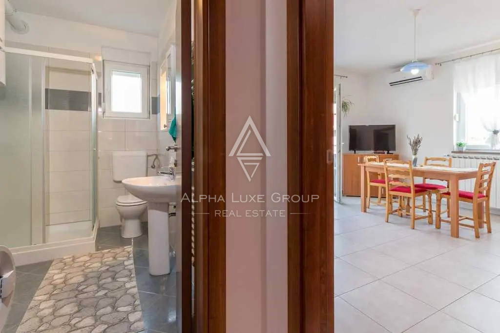 Istra, Pula Valdebek: Apartmajska hiša blizu mesta