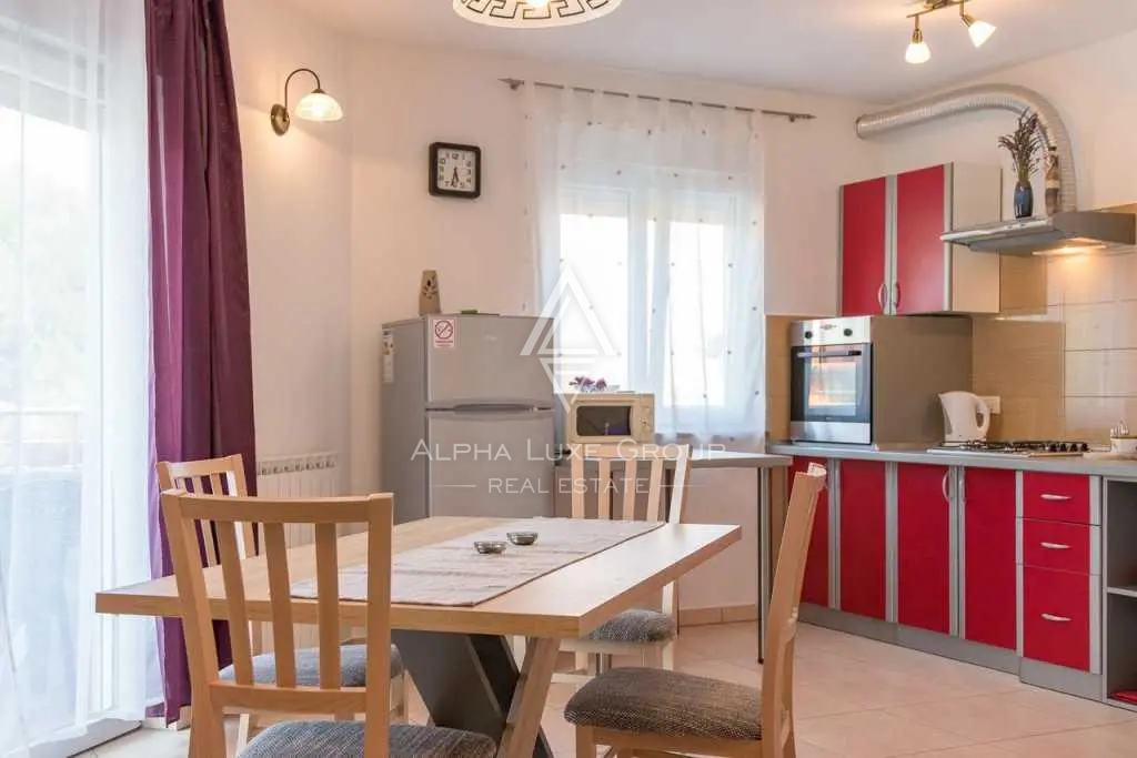 Istra, Pula Valdebek: Apartmajska hiša blizu mesta