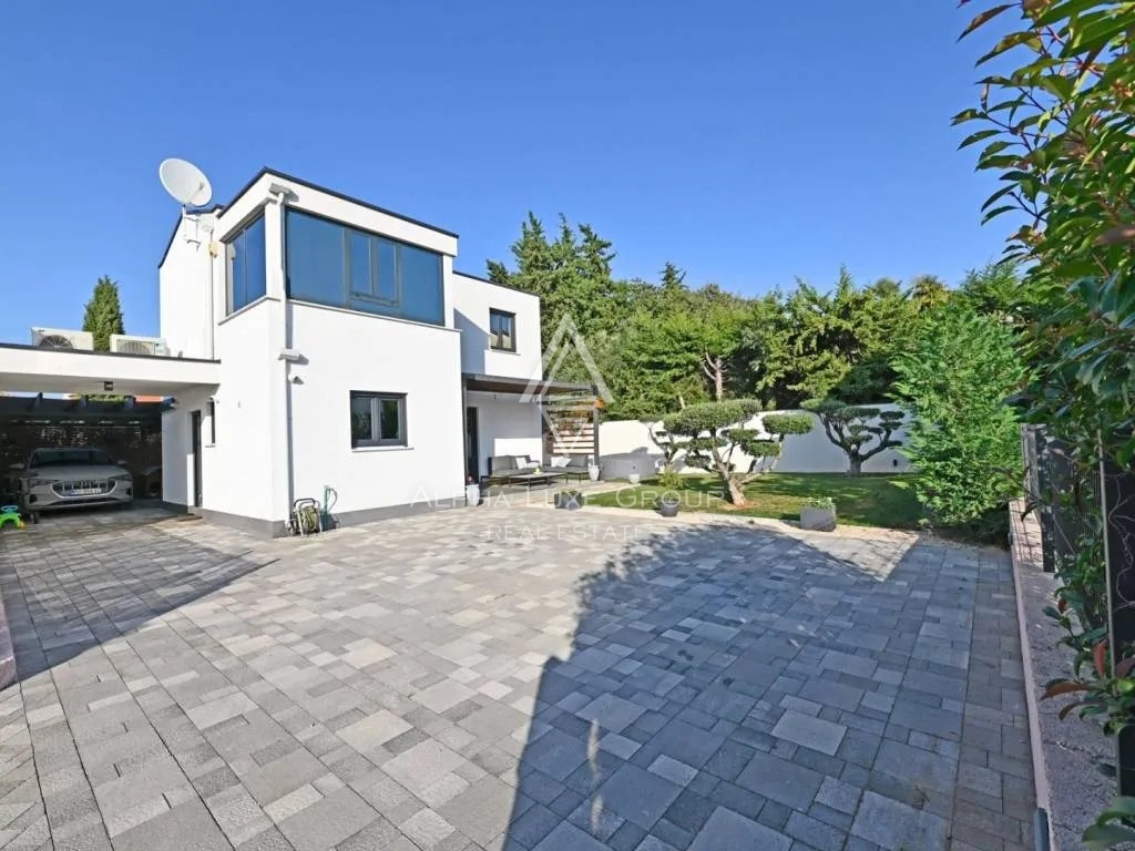 Istra, Poreč – pametna hiša z vrtom in jacuzzijem