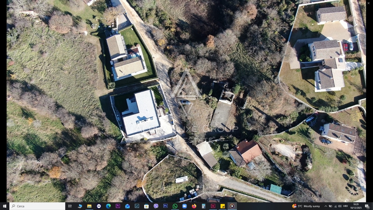 Istra, Bale: Gradbeno zemljišče center z ruševino