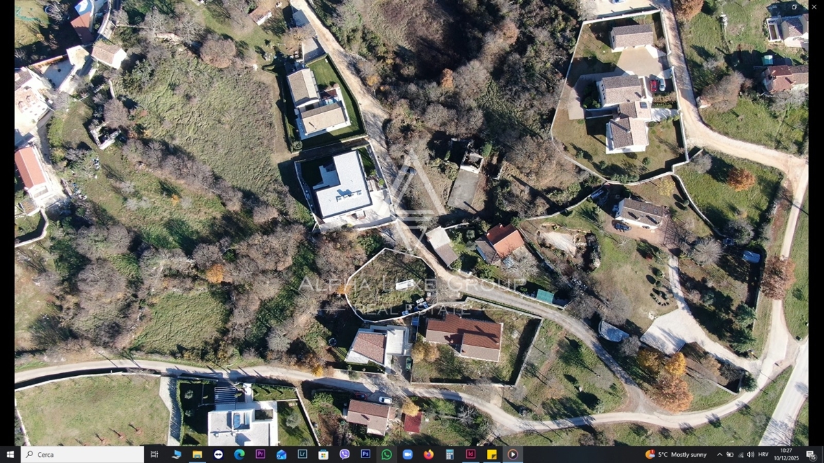 Istra, Bale: Gradbeno zemljišče center z ruševino