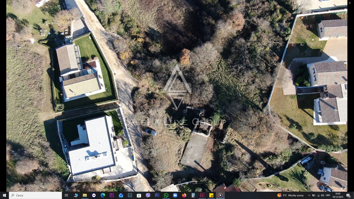 Istra, Bale: Gradbeno zemljišče center z ruševino