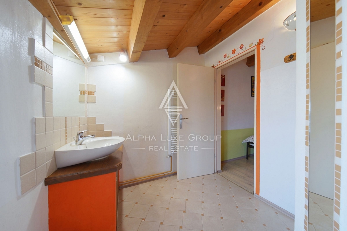 Istra, Kanfanar – Prenovljena kamnita hiša z vrtom