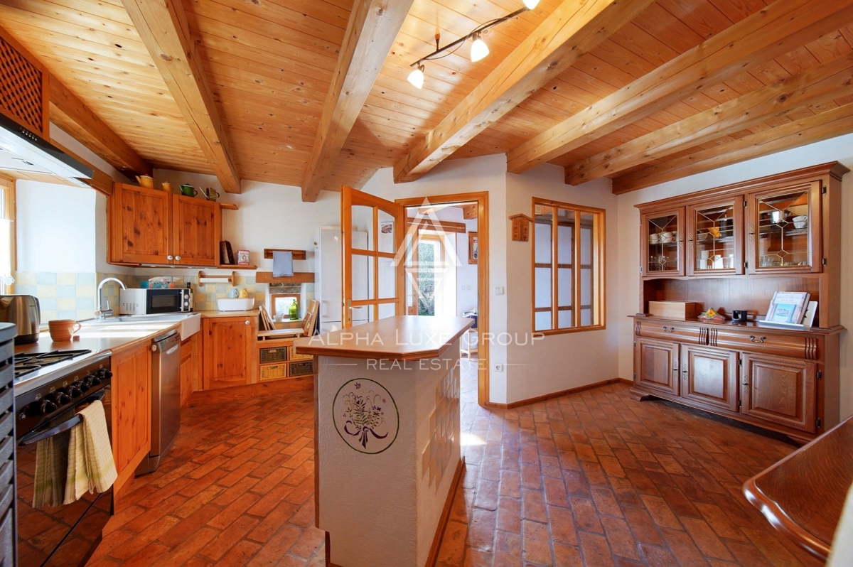 Istra, Kanfanar – Prenovljena kamnita hiša z vrtom