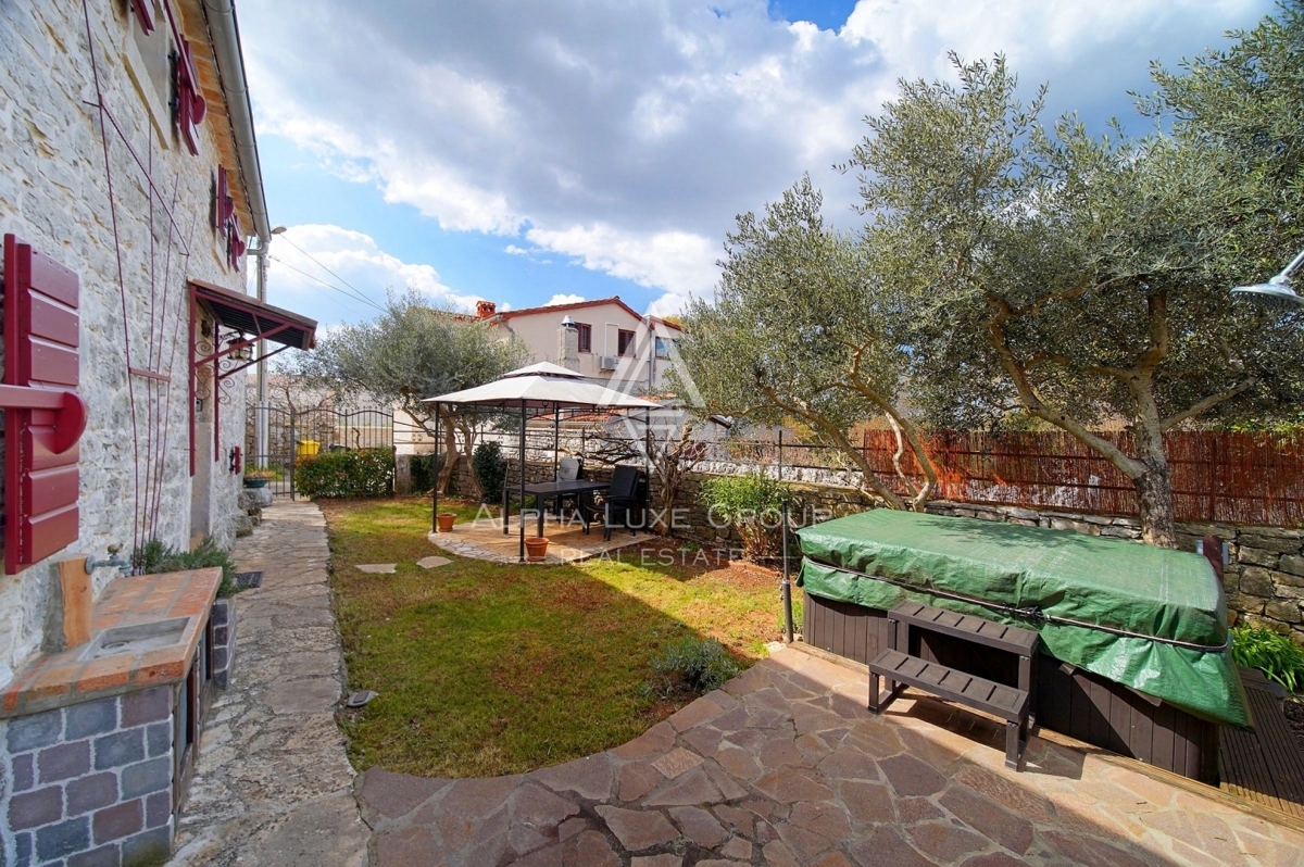 Istra, Kanfanar – Prenovljena kamnita hiša z vrtom