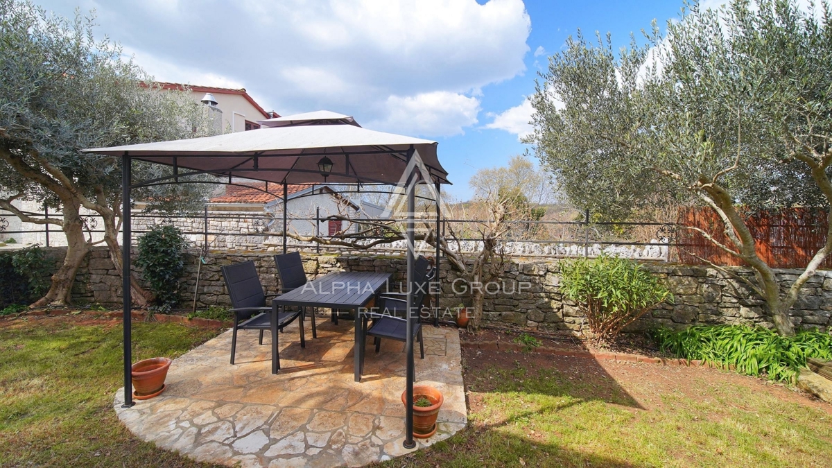 Istra, Kanfanar – Prenovljena kamnita hiša z vrtom