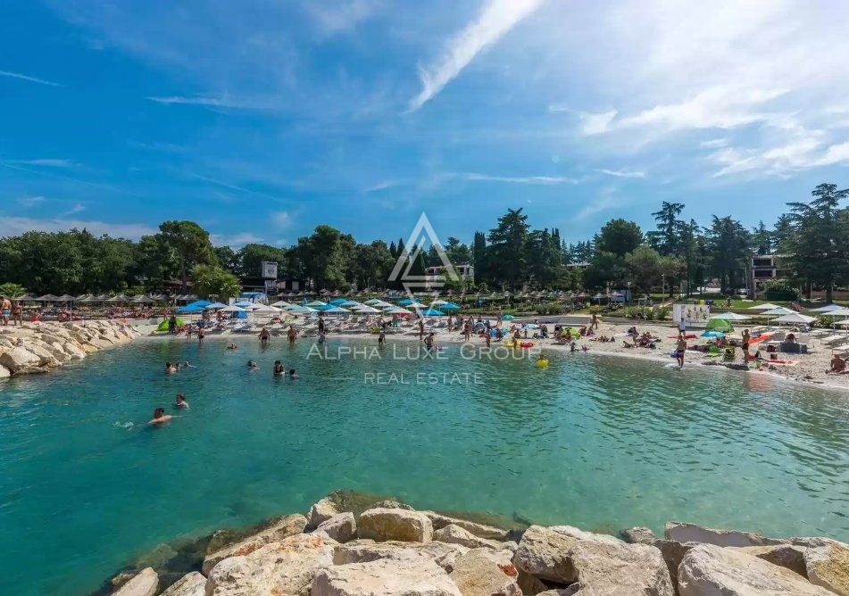Istra, okolica Poreča, Fantastična hiša s prostornim vrtom na prodaj