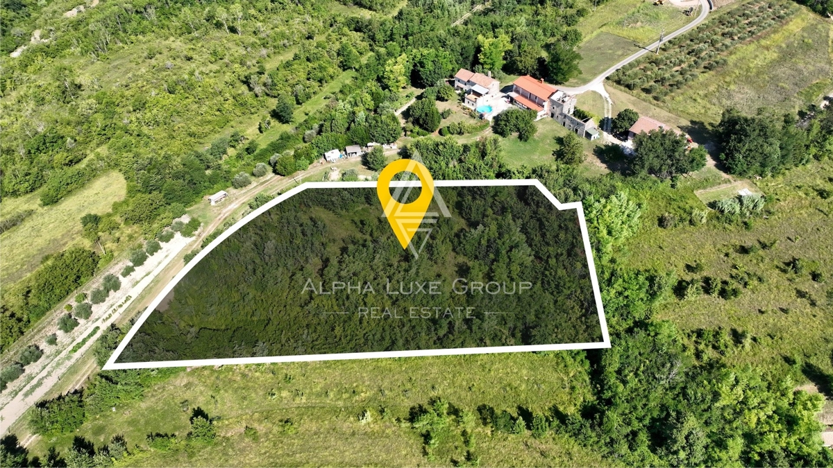 Grožnjan, Istra: Parcela s panoramskim razgledom na Mirno