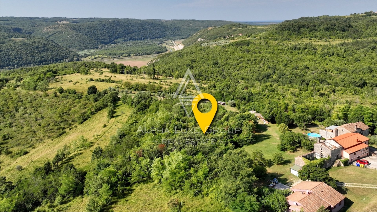 Grožnjan, Istra: Parcela s panoramskim razgledom na Mirno