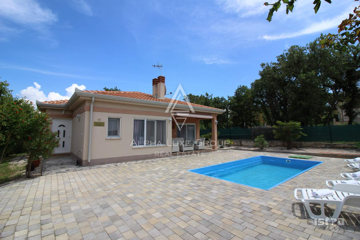 Istra, Poreč, Luksuzna bungalov s bazenom in prostornim dvoriščem