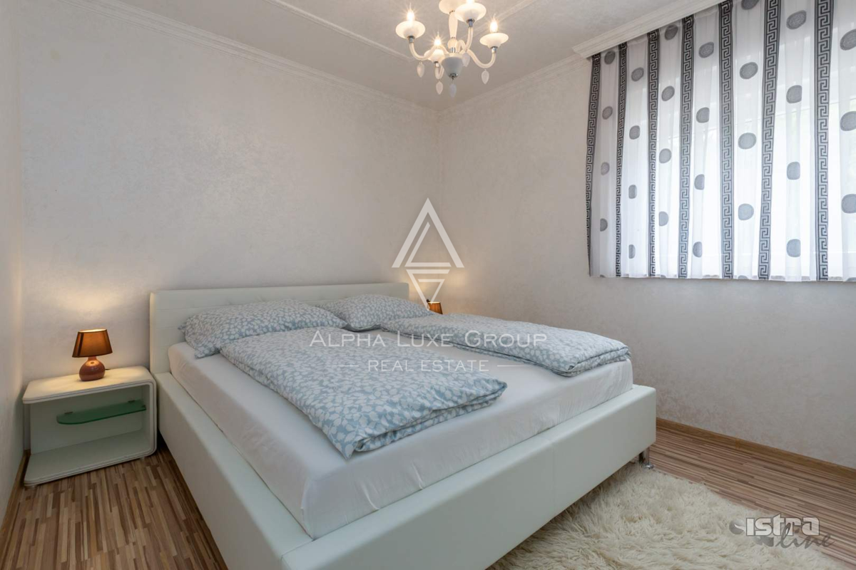 Istra, Poreč, Luksuzna bungalov s bazenom in prostornim dvoriščem