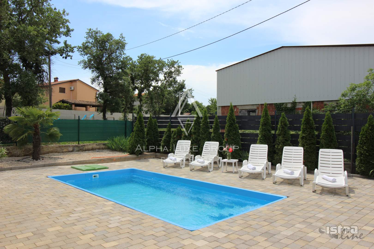 Istra, Poreč, Luksuzna bungalov s bazenom in prostornim dvoriščem