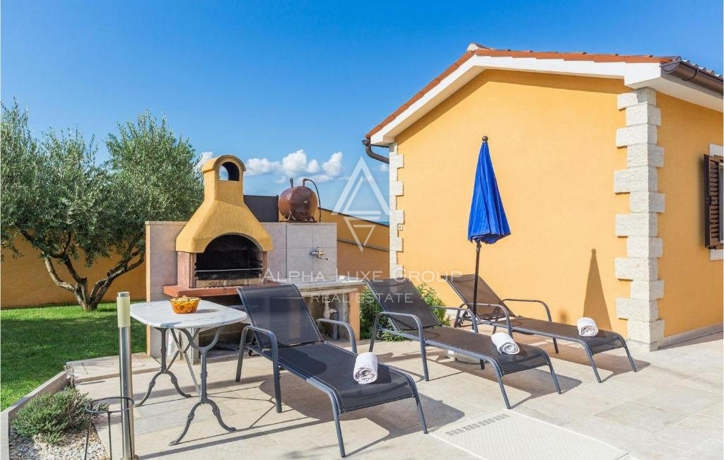 Poreč: Osrednja vila z bazenom in panoramskim razgledom naprodaj