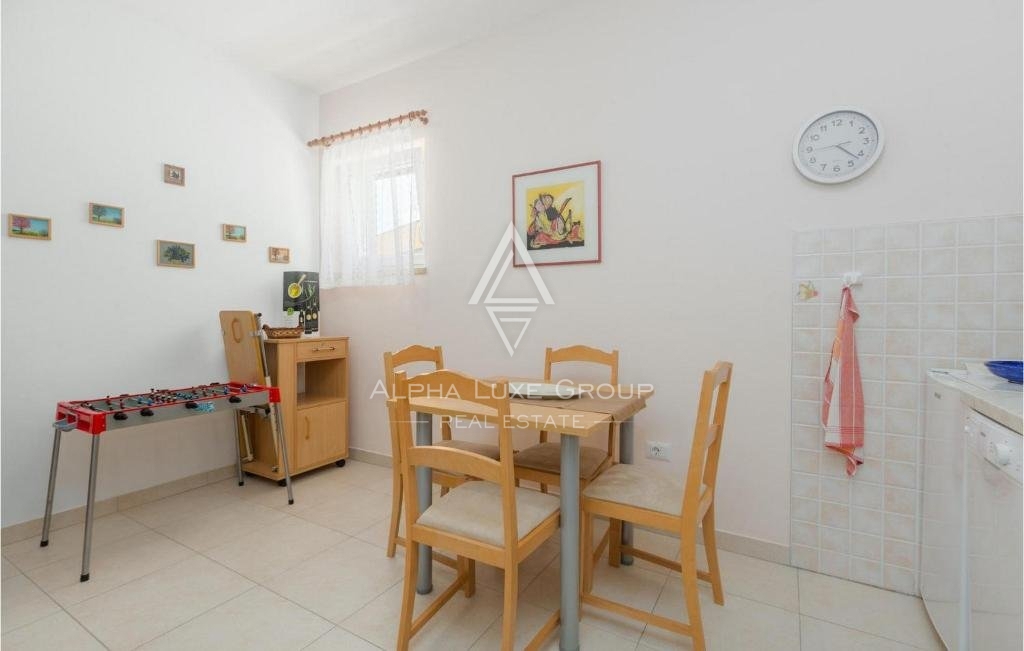 Poreč: Osrednja vila z bazenom in panoramskim razgledom naprodaj