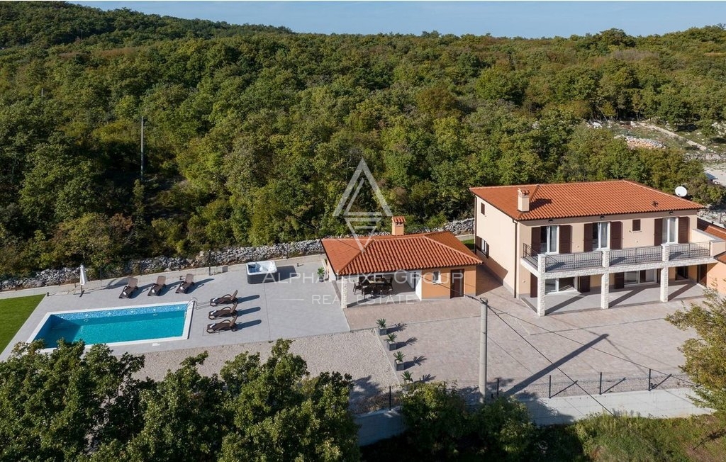 Labin, Rabac - Razkošno zatočišče z bazenom in obsežnimi vrtovi