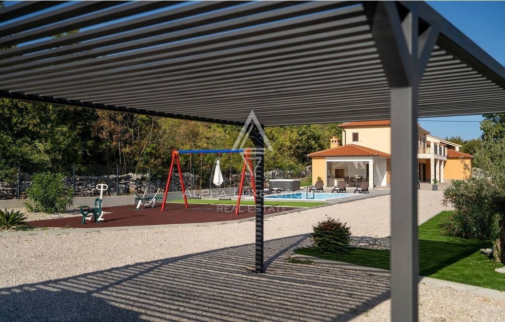 Labin, Rabac - Razkošno zatočišče z bazenom in obsežnimi vrtovi