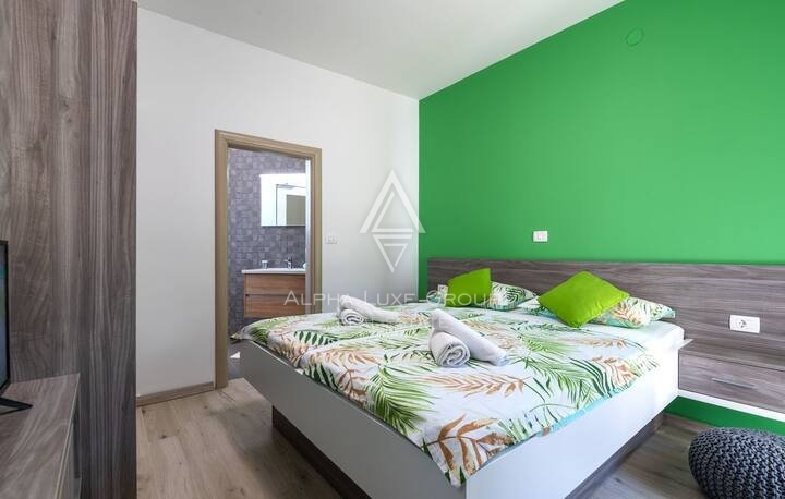 Pula: Prostorna samostojna nepremičnina z več apartmaji naprodaj