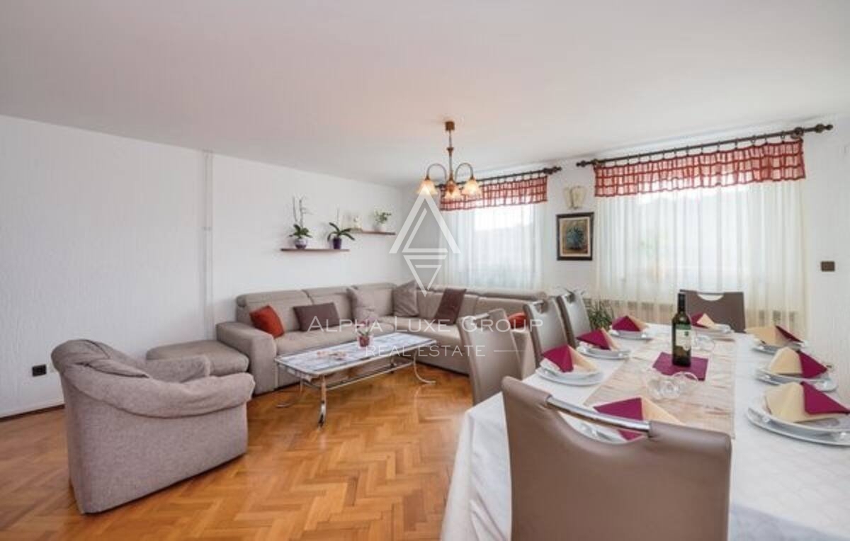 Pula: Prostorna samostojna nepremičnina z več apartmaji naprodaj