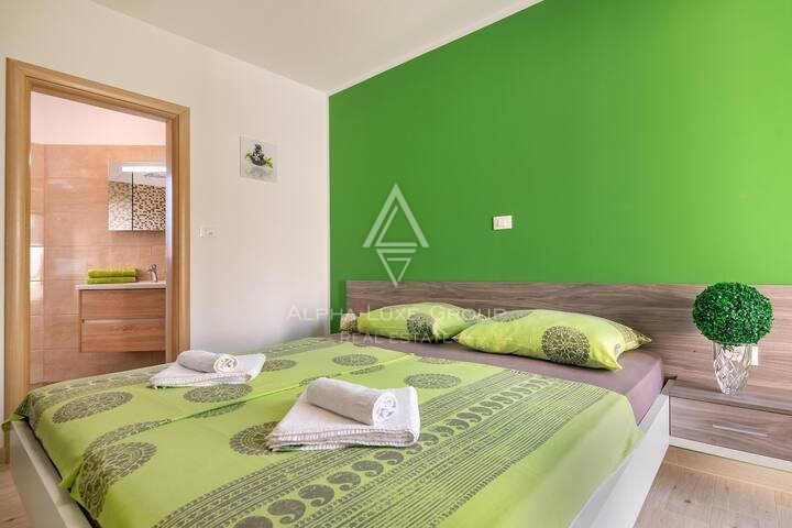 Pula: Prostorna samostojna nepremičnina z več apartmaji naprodaj