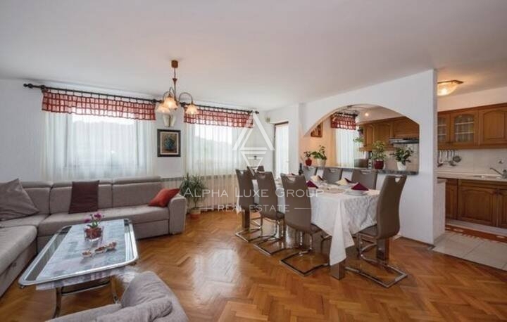 Pula: Prostorna samostojna nepremičnina z več apartmaji naprodaj