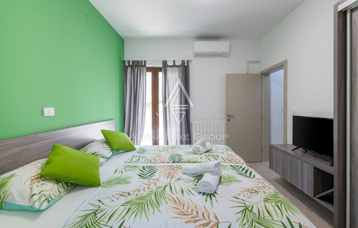 Pula: Prostorna samostojna nepremičnina z več apartmaji naprodaj