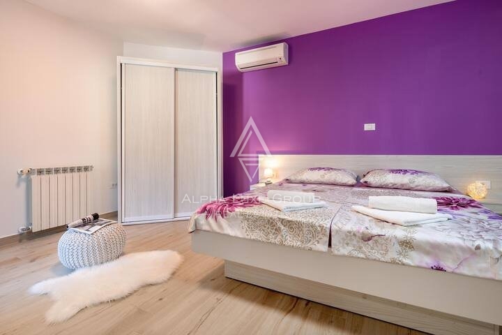 Pula: Prostorna samostojna nepremičnina z več apartmaji naprodaj
