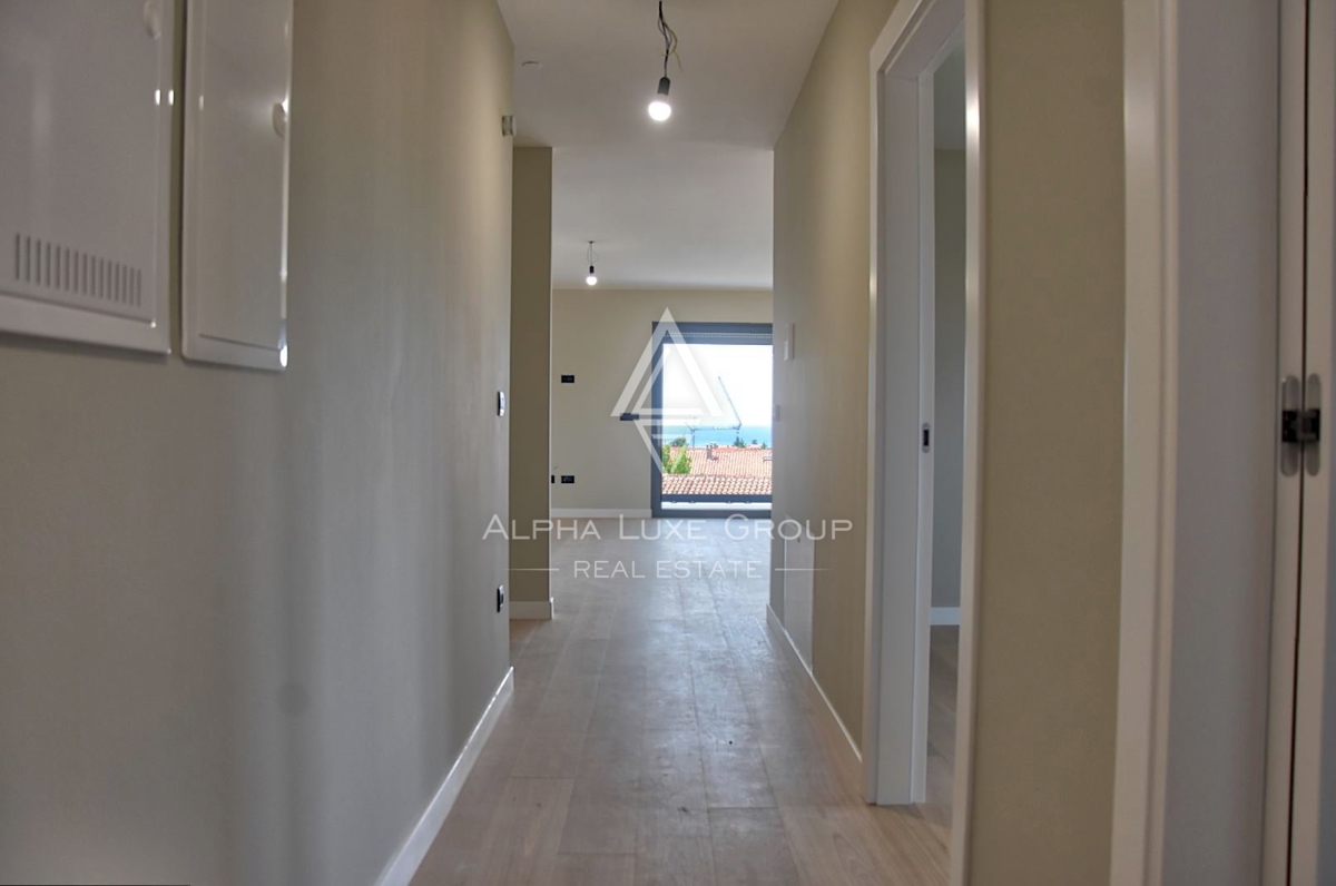 Poreč - Ekskluzivni penthouse z garažo