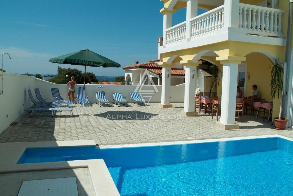 Peroj, Istra: Osupljiv hotel s pogledom na morje, le kratek sprehod od plaže
