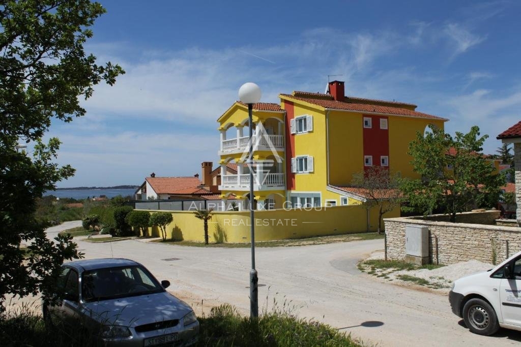 Peroj, Istra: Osupljiv hotel s pogledom na morje, le kratek sprehod od plaže