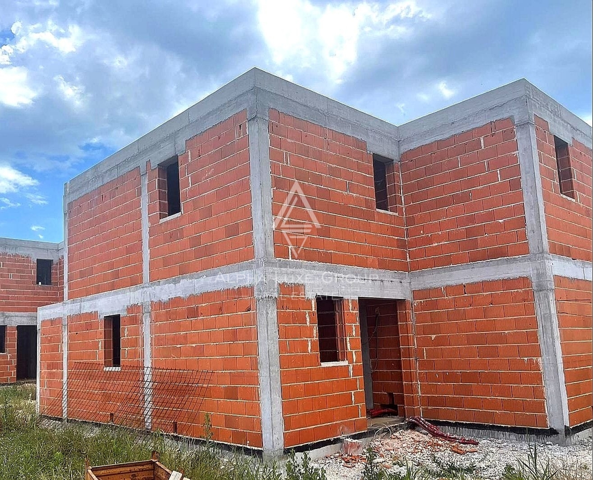 Sodobna vila blizu Poreča, Umeščena v srce Rošinija