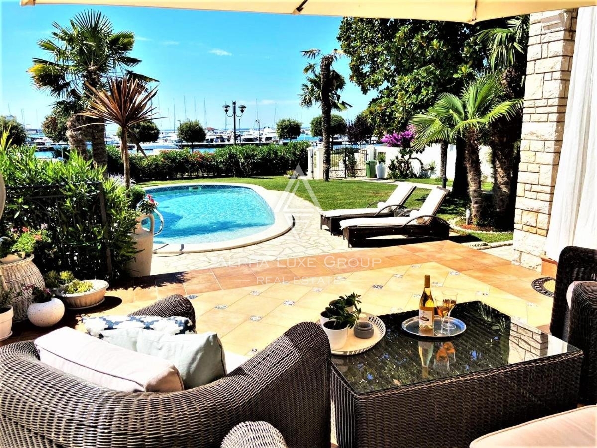 Čudovita vila z bazenom na čudovitem vrtu, prva vrsta do morja, Umag, ISTRA